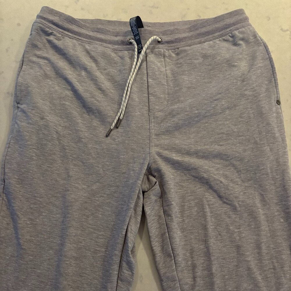 Vuori light weight women's jogger